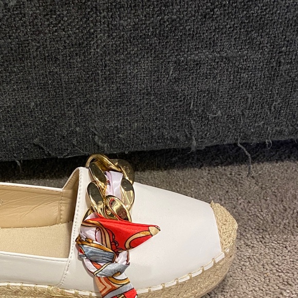 Beautiful shoes - Picture 3 of 3